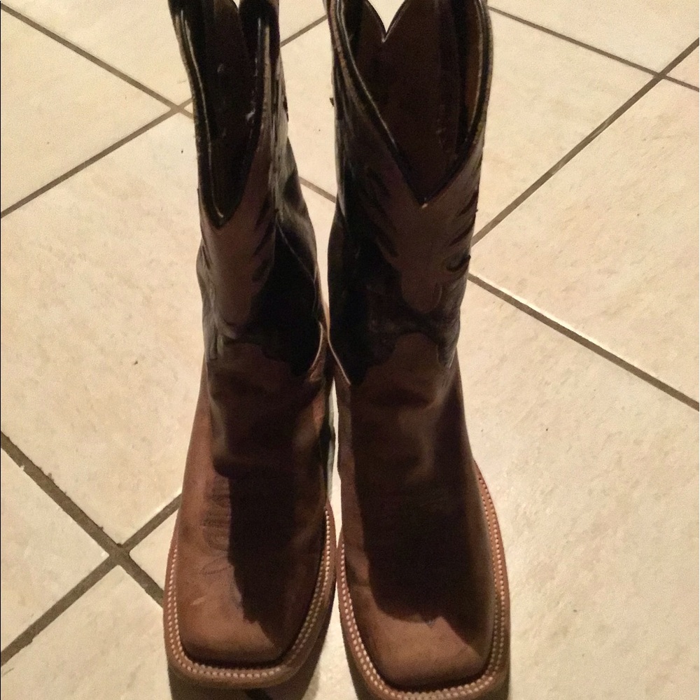 Women’s Justin boots 8.5.  Fit me a little big .